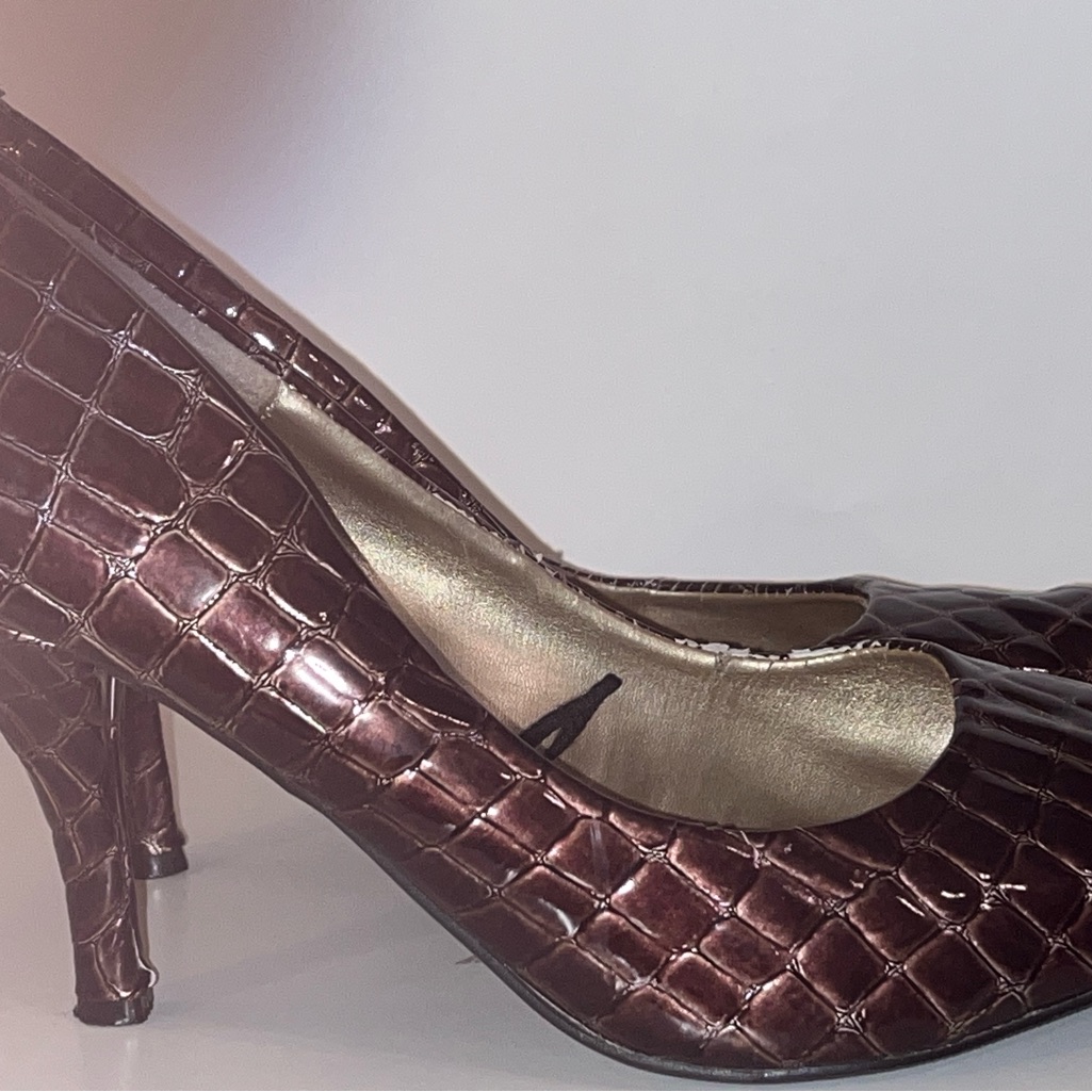 Elegant Brown Crocodile Pattern Heels